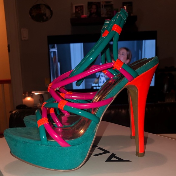 Fergie heels - Picture 3 of 4